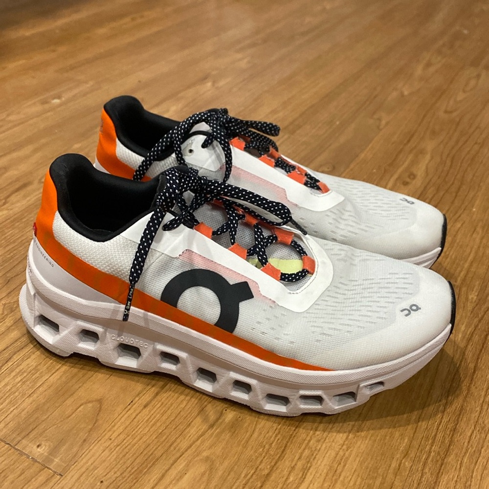 Women’s On Cloudmonster Size 8